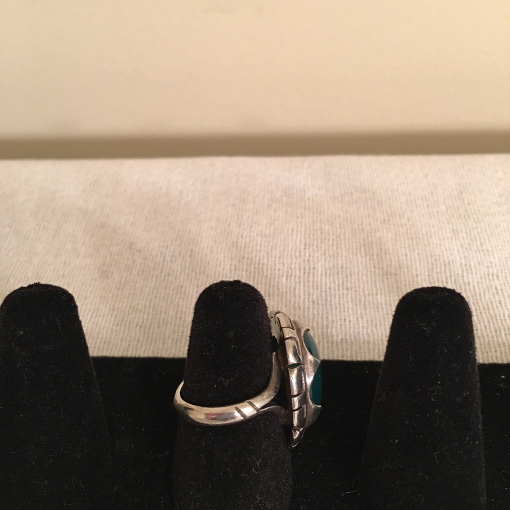 Sterling Silver with Green Gemstone Ring - Picture 4 of 8